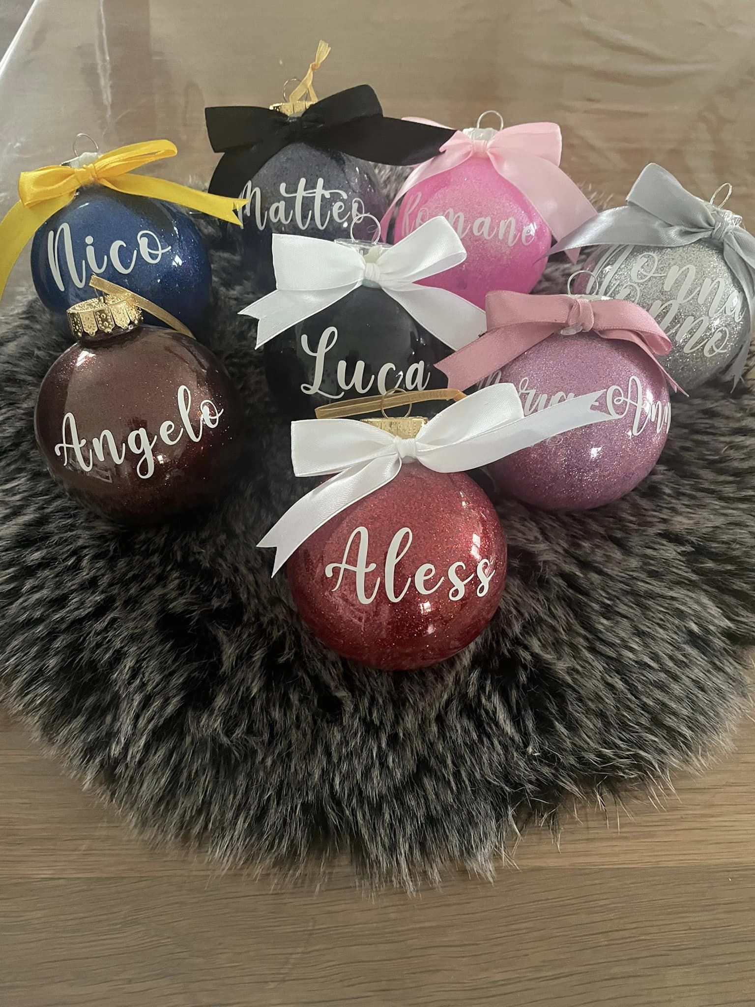 Boule de Noël prénom Noir holographique